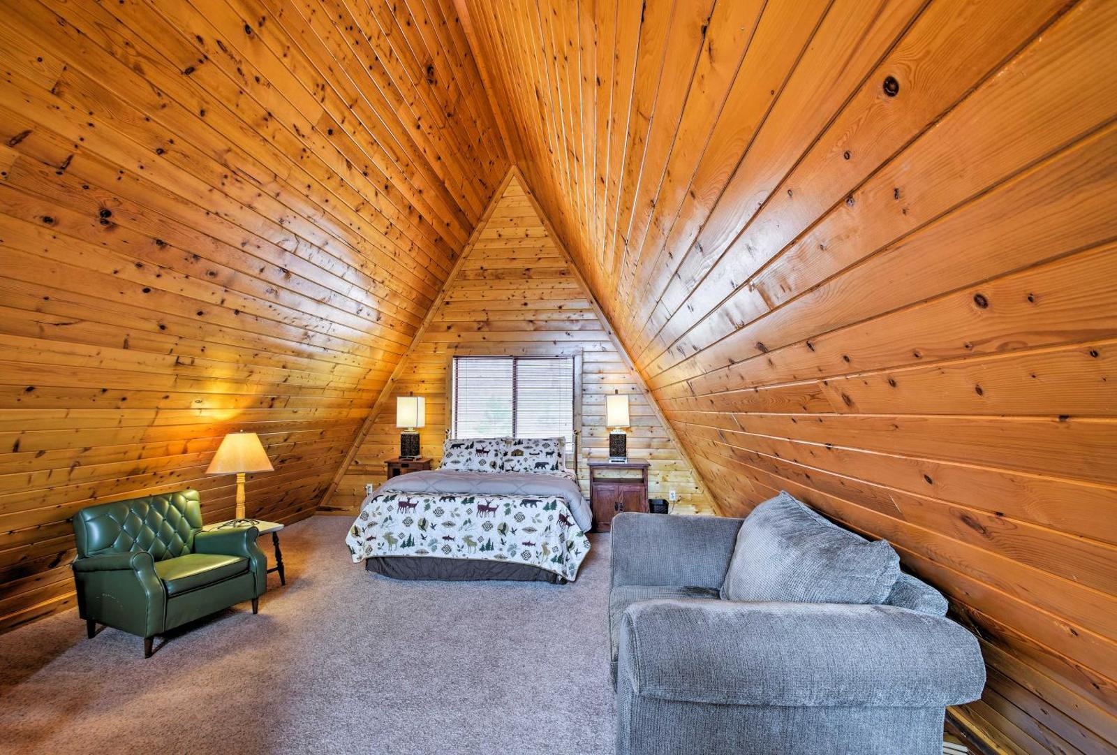 A-Frame Cabin with Mtn Views - 4 Mi to Cripple Creek!